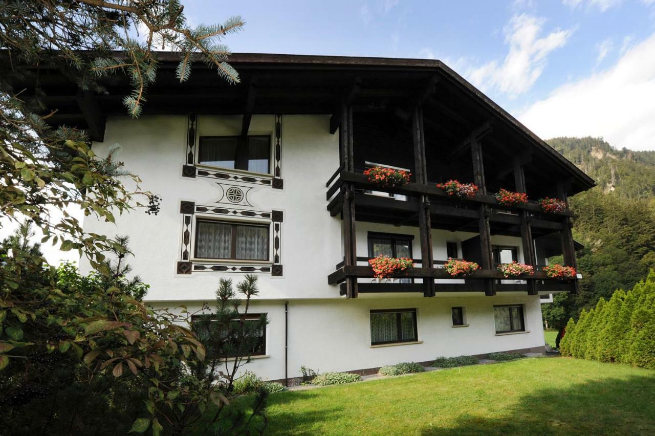 Haus Karin Bed & Breakfast Sankt Gallenkirch Eksteriør bilde